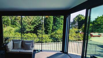 Televisión y chimenea