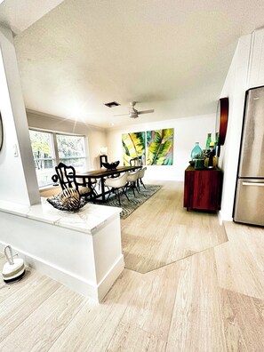Dining - ✨ Villa Riverpearl, Modern Waterfront Luxury with Private Pool & Kayaks (Bonita Springs)