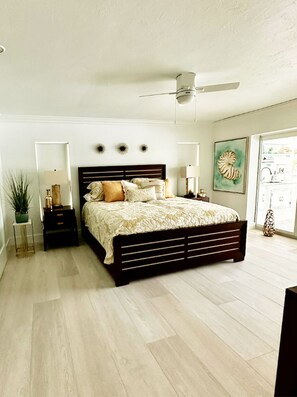 4 bedrooms, iron/ironing board, WiFi, bed sheets - ✨ Villa Riverpearl, Modern Waterfront Luxury with Private Pool & Kayaks (Bonita Springs)