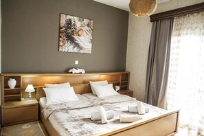 3 chambres, fer et planche à repasser, Wi-Fi, draps fournis