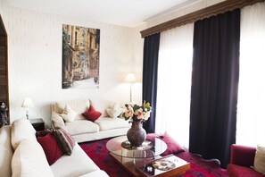 TV, fireplace, DVD player, books - Lakes, Mountain, and Nature (Arnissa)