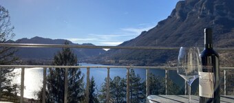 Villa Carlotta type C1, prachtig uitzicht, groot balkon, 300m van het meer, 4-5 personen.