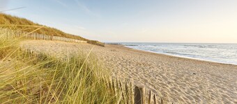 Smuk familiehus nær havet, skov og sump