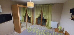 2 bedrooms, iron/ironing board, travel crib, free WiFi