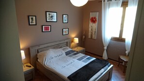 2 chambres, fer et planche à repasser, lit parapluie, Wi-Fi gratuit