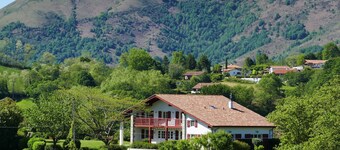 BaskoParadis I Eco-Gite I Bright I Bed 160 I Terrace I Panoramic view I Donkeys