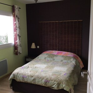 3 عدّة غرف نوم ومكواة/لوح كي وواي فاي مجانًا وملاءات أسرّة