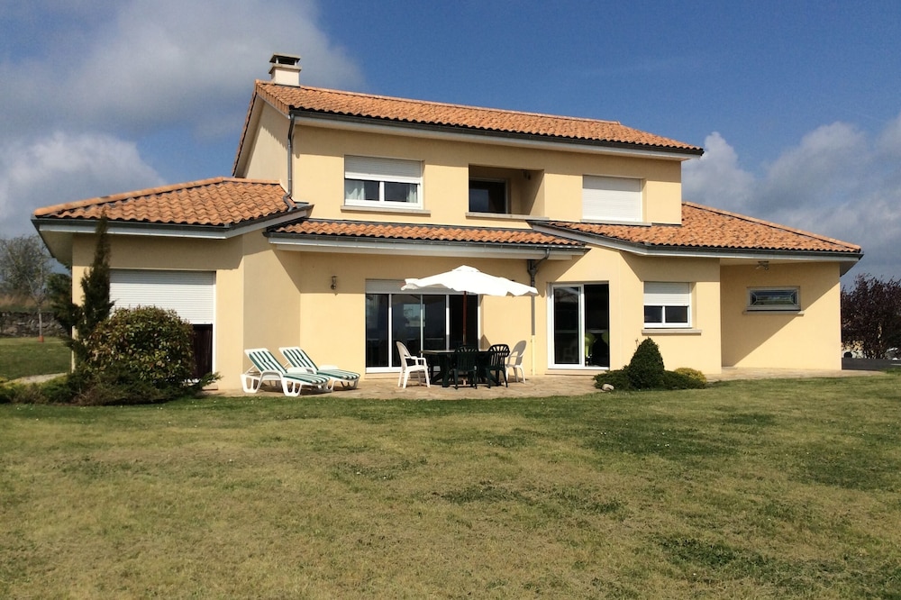 Contemporary house in the countryside