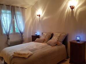 3 slaapkamers, een strijkplank/strijkijzer, gratis wifi, beddengoed