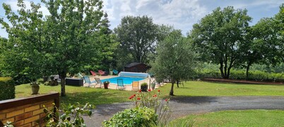 Charming air-conditioned 6/8 sleeper house with pool, in Lunan 