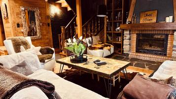 Smart TV, caminetto, videogiochi, lettore DVD