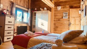 4 slaapkamers, een strijkplank/strijkijzer, reisbedje, gratis wifi