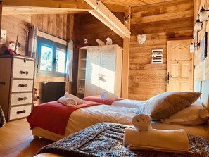 4 bedrooms, iron/ironing board, travel cot, free WiFi