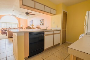 Condo, 3 Bedrooms | Private kitchen