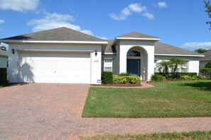 House, 3 Bedrooms | Front of property