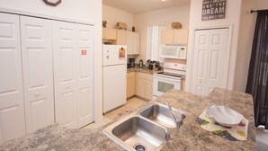 Townhouse, 4 kamar tidur | Dapur pribadi