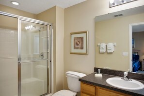 Villa, 3 Bedrooms | Bathroom | Towels