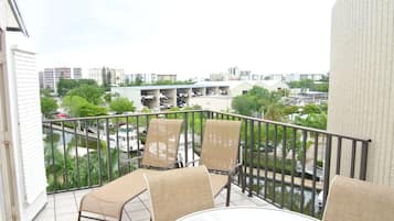 Condo, 2 quartos | Sacada