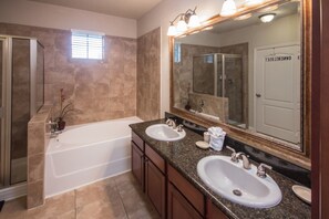 Bathroom - Bella Piazza 907 - 926 (Davenport)