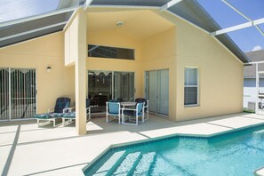 Ferienhaus, 3 Schlafzimmer | Innenpool | Außenpool