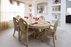 House, 6 Bedrooms | In-room dining