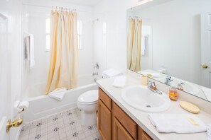 House, 6 Bedrooms | Bathroom