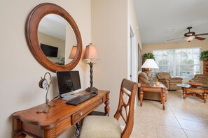 Centro de negocios en la habitación