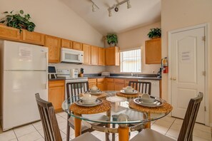 House, 5 Bedrooms | Private kitchen - Sandy Ridge 678 (Davenport)