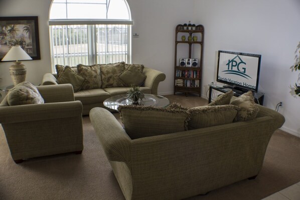 House, 4 Bedrooms | Living area