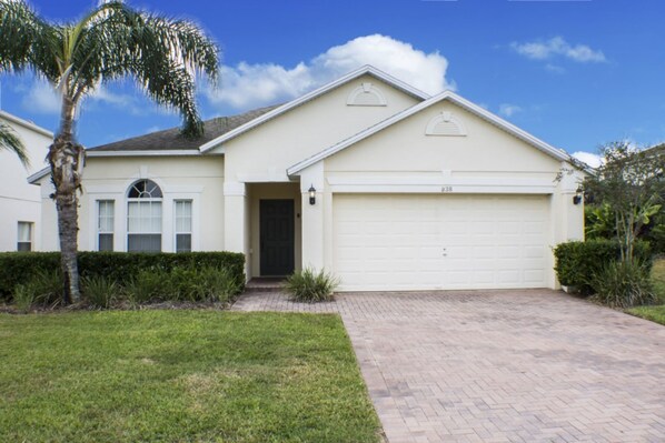 House, 4 Bedrooms | Front of property - High Gate Park 938 (Davenport)