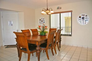 Condo, 4 habitaciones | Tabla de planchar con plancha y wifi gratis