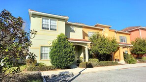 Townhome, 5 Bedrooms | Front of property