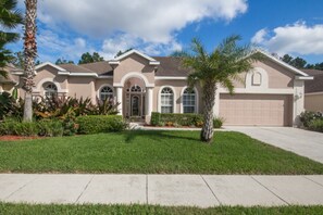 House, 5 Bedrooms | Front of property