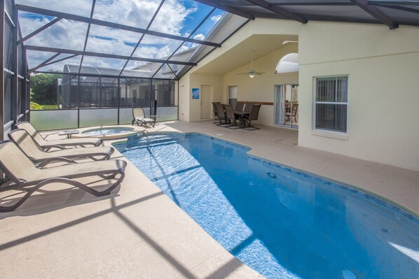 Talo, 4 makuuhuonetta | Ulkouima-allas