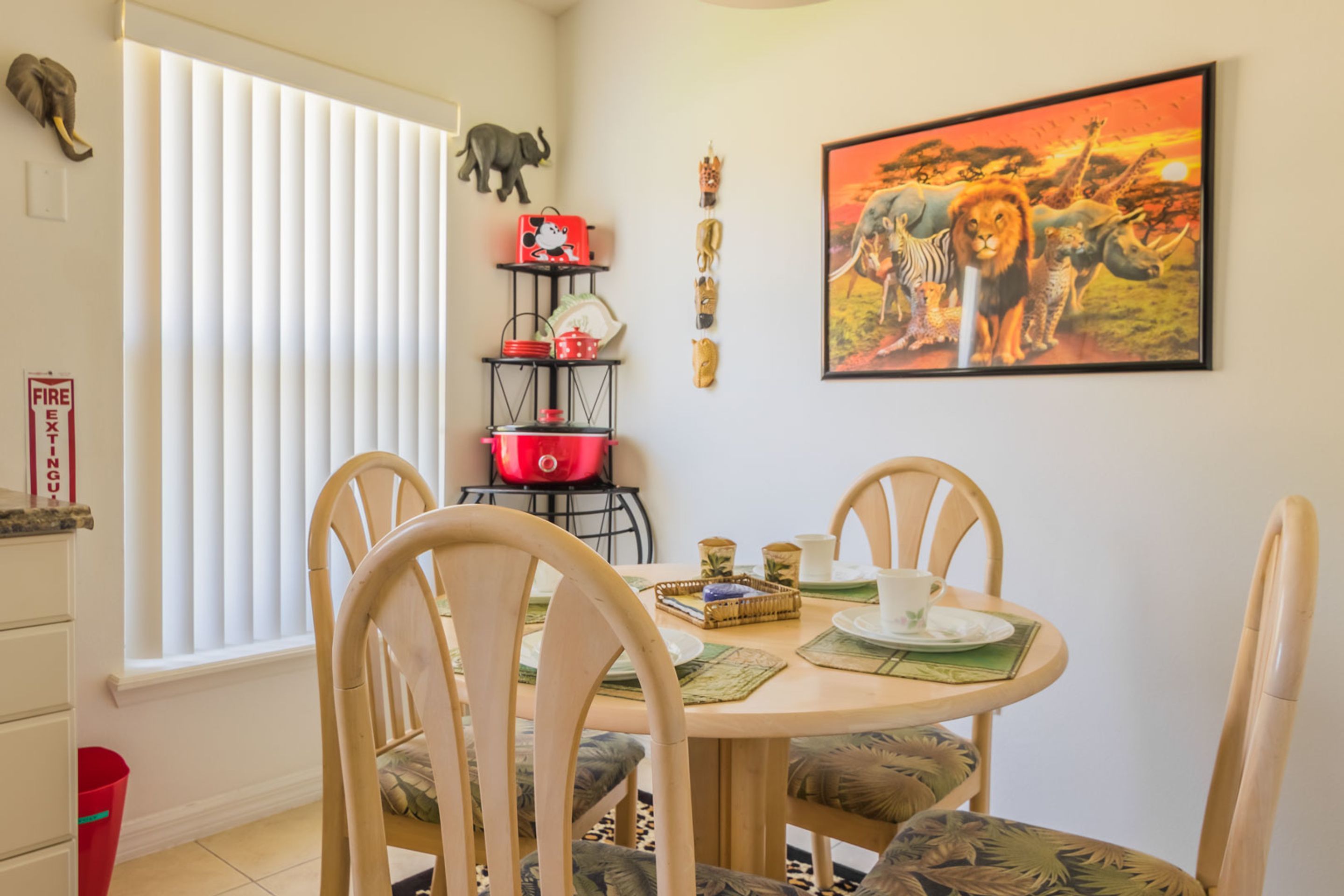 House, 5 Bedrooms | In-room dining