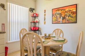 تناول الطعام داخل الغرفة