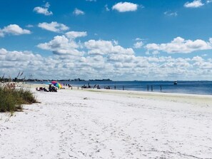 A beach with white sand and a clear blue sky. - Fort Myers Beach Area 2670 (Fort Myers Beach)