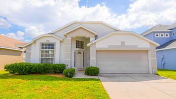 House, 4 Bedrooms | Front of property