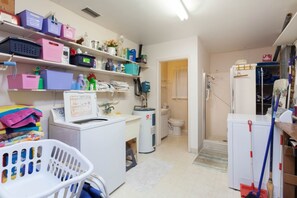 House, 2 Bedrooms | Laundry