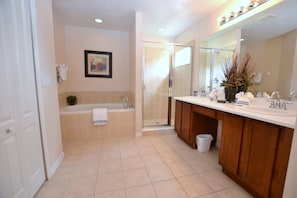 Casa, 5 habitaciones | Baño | Secadora de cabello y toallas