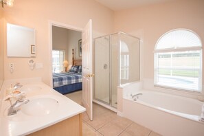 House, 3 Bedrooms | Bathroom | Hair dryer, towels - Highlands Reserve Golf & Country Club 1114 (Davenport)