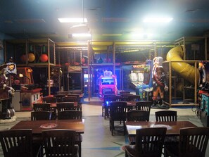 Townhome, 4 Bedrooms | Family dining