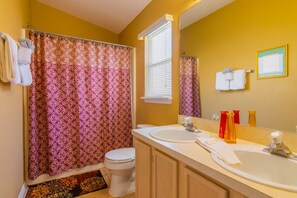 House, 5 Bedrooms | Bathroom