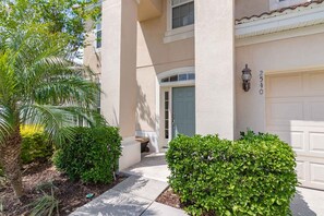 House, 6 Bedrooms | Front of property