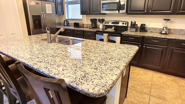 Villa, 5 Bedrooms | Private kitchen | Microwave, oven, stovetop, dishwasher