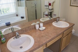 House, 4 Bedrooms | Bathroom | Hair dryer, towels - High Gate Park 714 (Davenport)