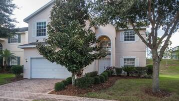 House, 5 Bedrooms | Front of property