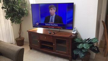 House, 5 Bedrooms | Television