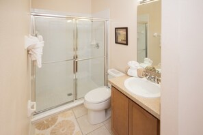 Casa, 4 habitaciones | Baño | Secadora de cabello 