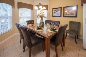 Talo, 4 makuuhuonetta | Ruokailu omassa huoneessa